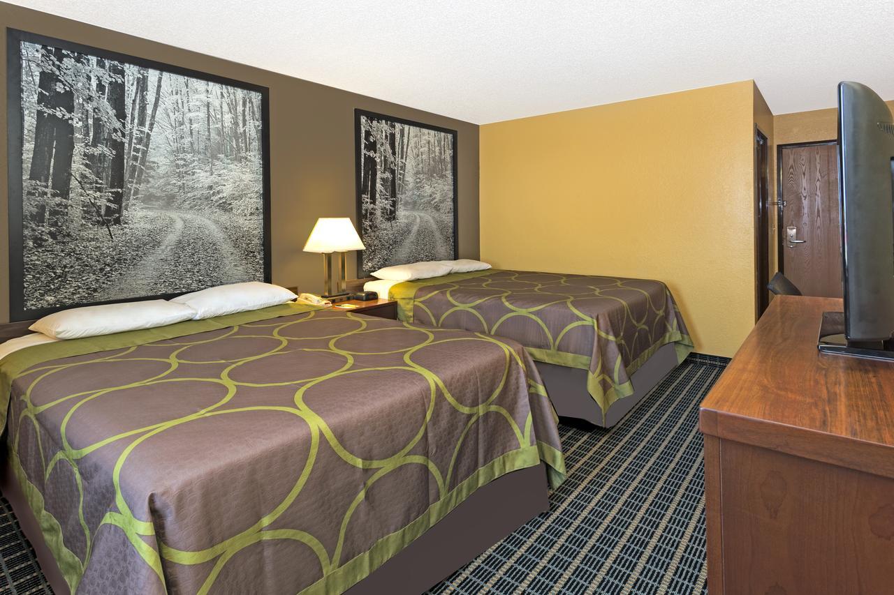 Super 8 By Wyndham Janesville Exterior foto